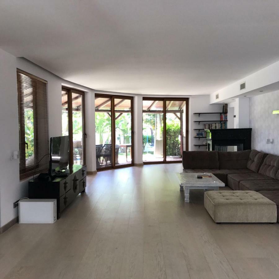 Villa With Heated Pool And Jacuzzi Close To Puerto Banus And Beach Estepona Zewnętrze zdjęcie