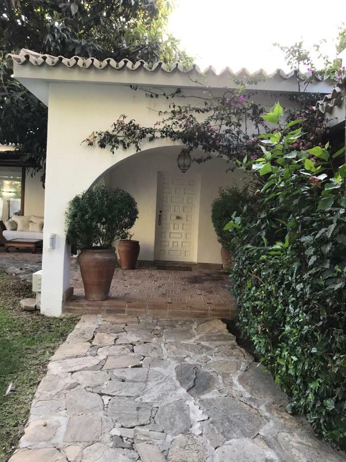 Villa With Heated Pool And Jacuzzi Close To Puerto Banus And Beach Estepona Zewnętrze zdjęcie